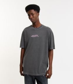 Camiseta Relaxed em Algodão com Lettering no Peito e Estampa Cogumelo