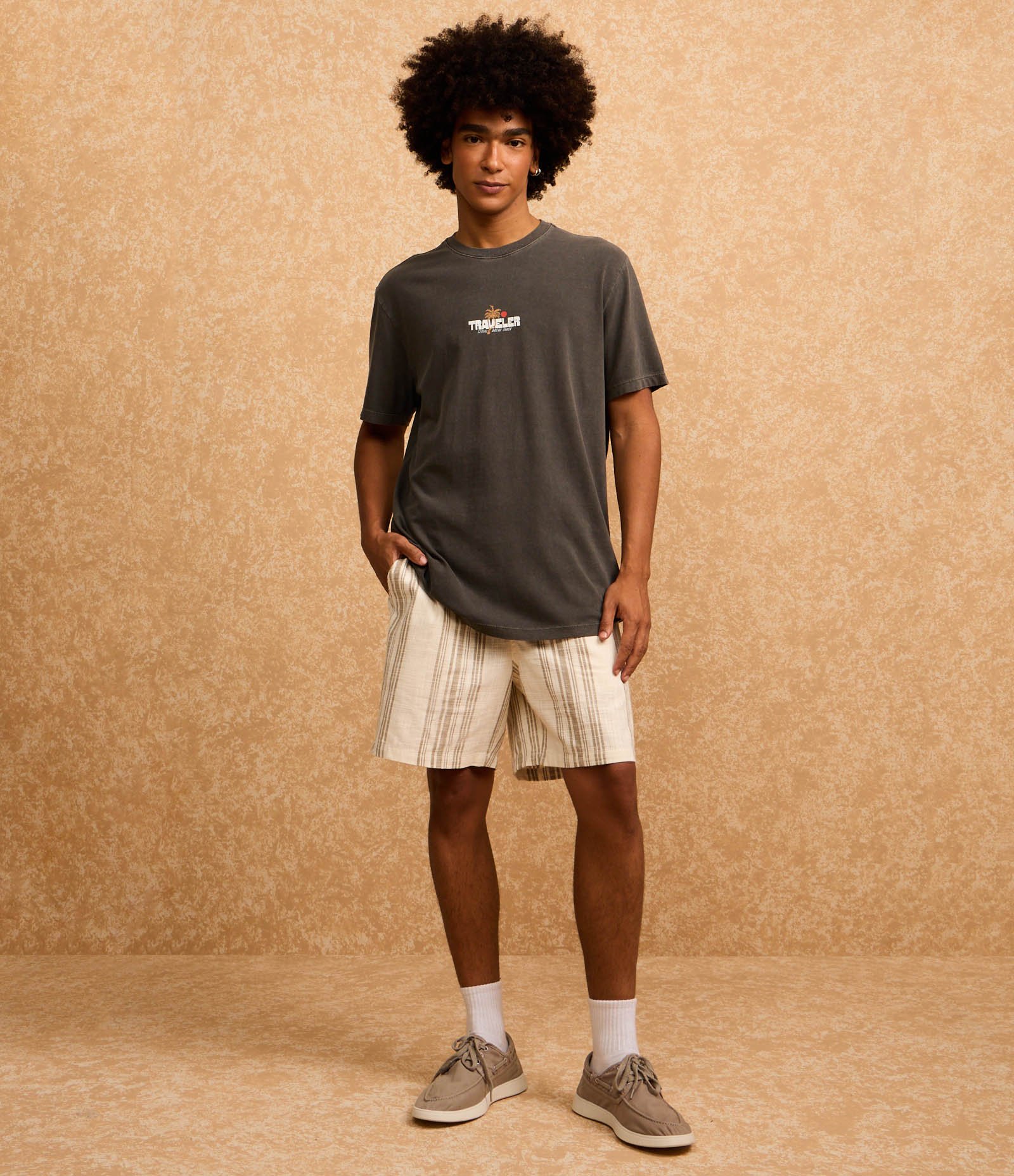 Camiseta Comfort em Algodão Estonado com Estampa Lettering Preto Estonado 1