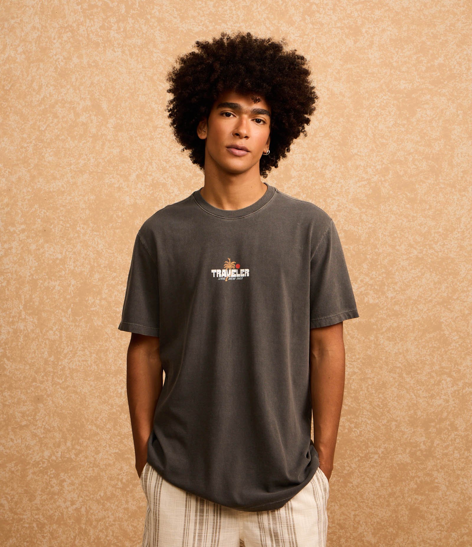 Camiseta Comfort em Algodão Estonado com Estampa Lettering Preto Estonado 2