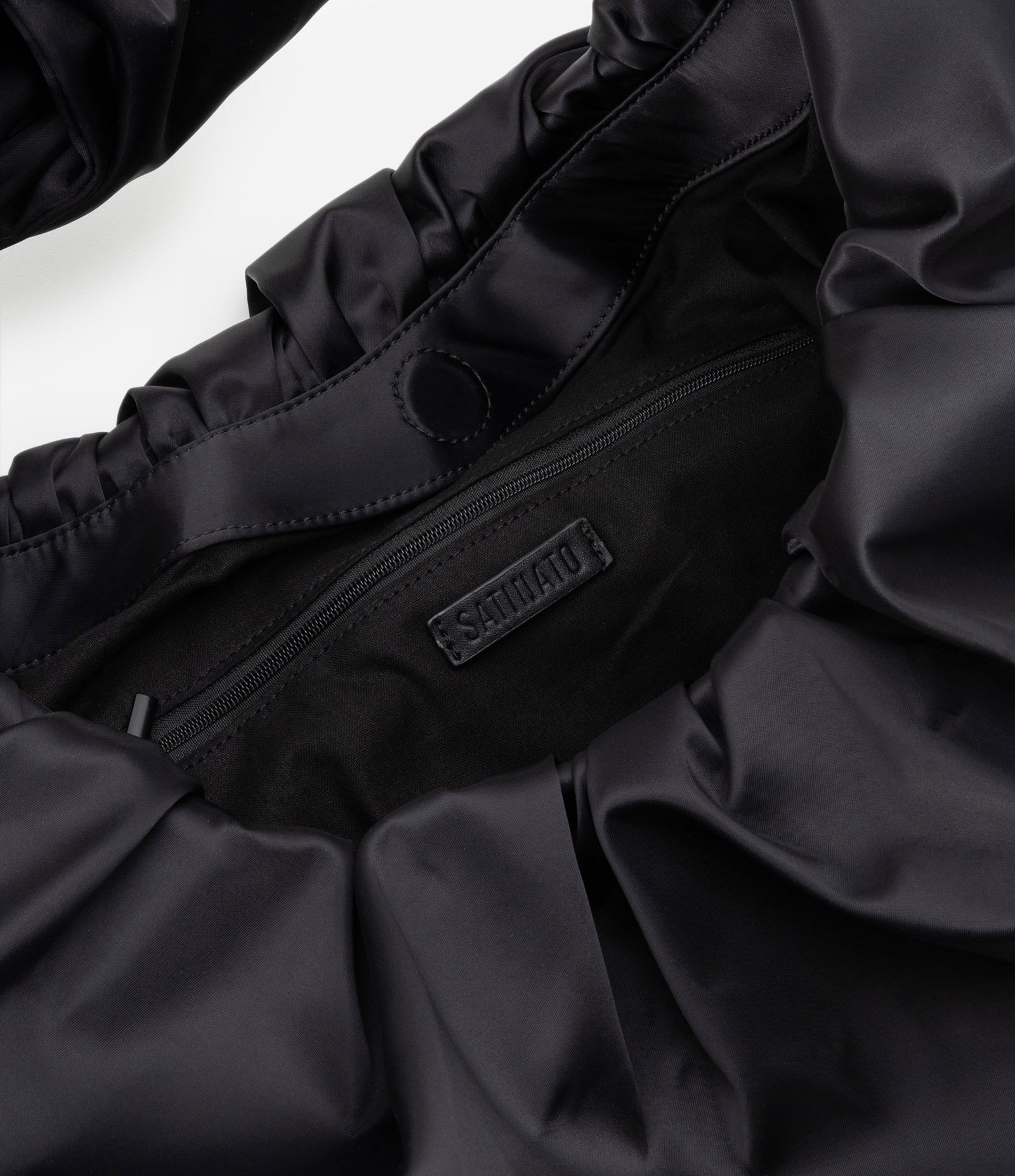 Bolsa Hobo Grande Têxtil com Detalhe de Laço Preto 4