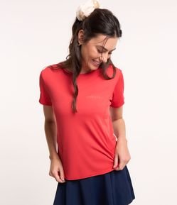 Camiseta Esportiva em Poliamida com Recorte Lateral e Lettering Athletics