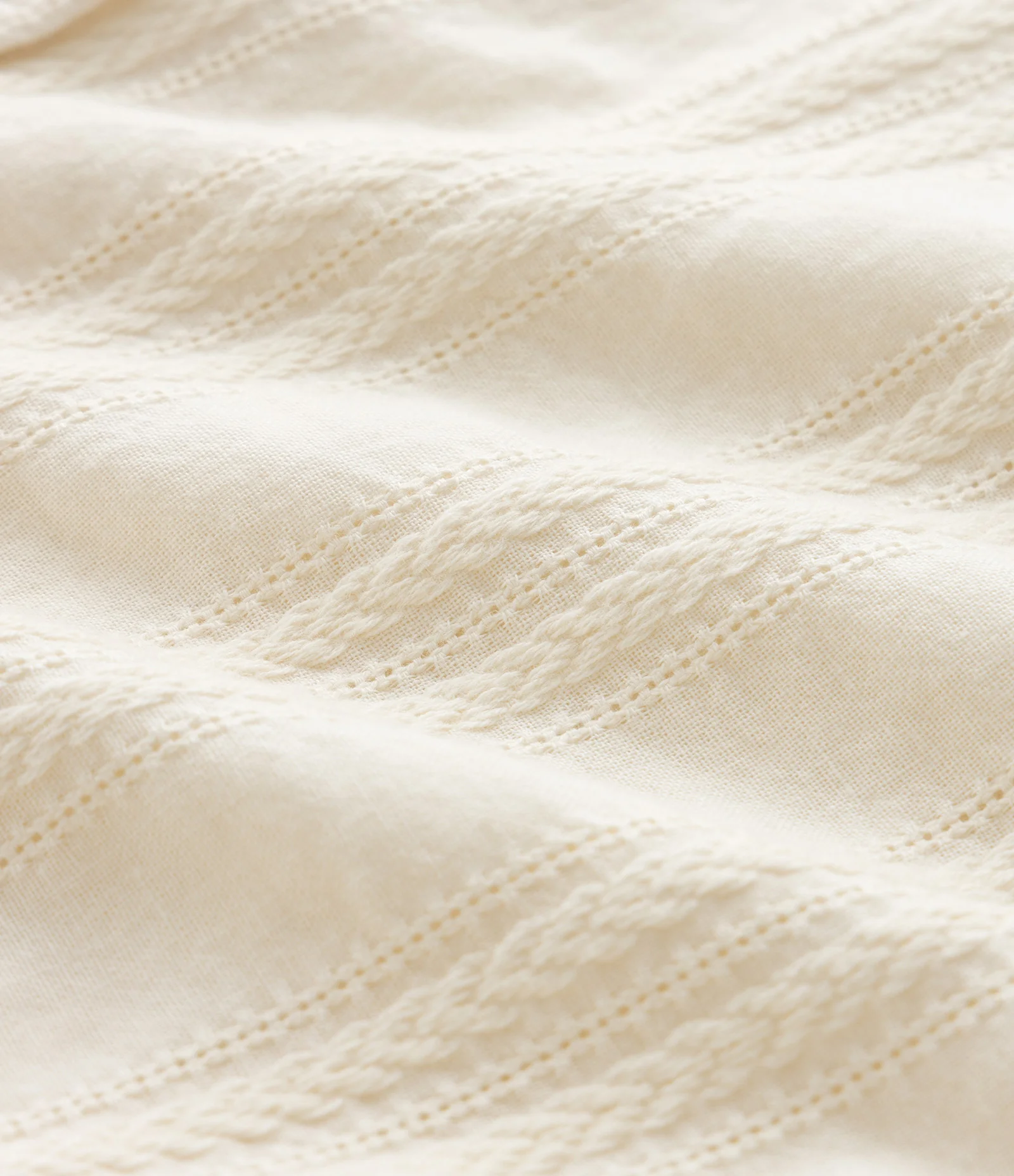 Camisa em Algodão com Textura e Gola Padre 10