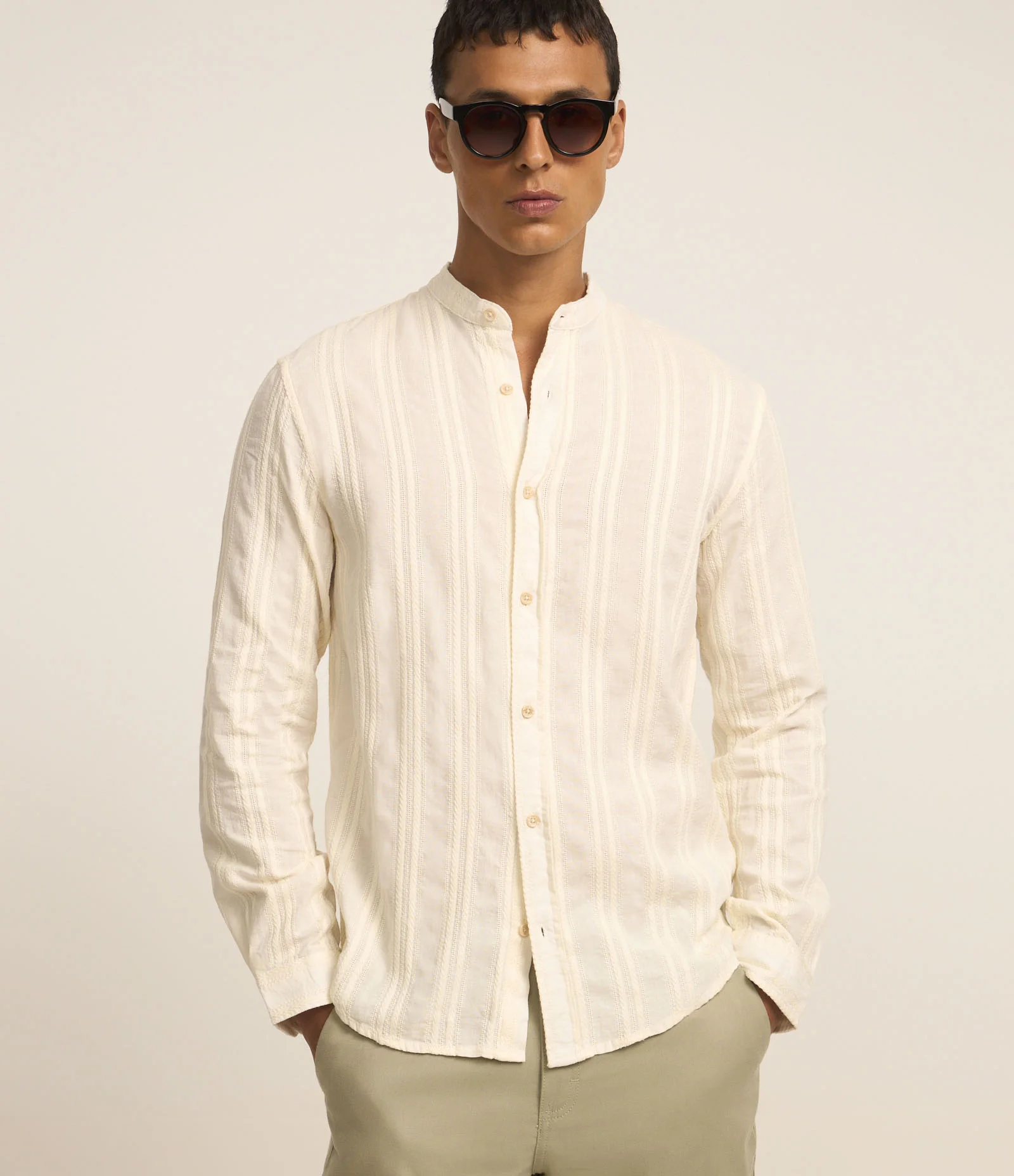 Camisa em Algodão com Textura e Gola Padre 1