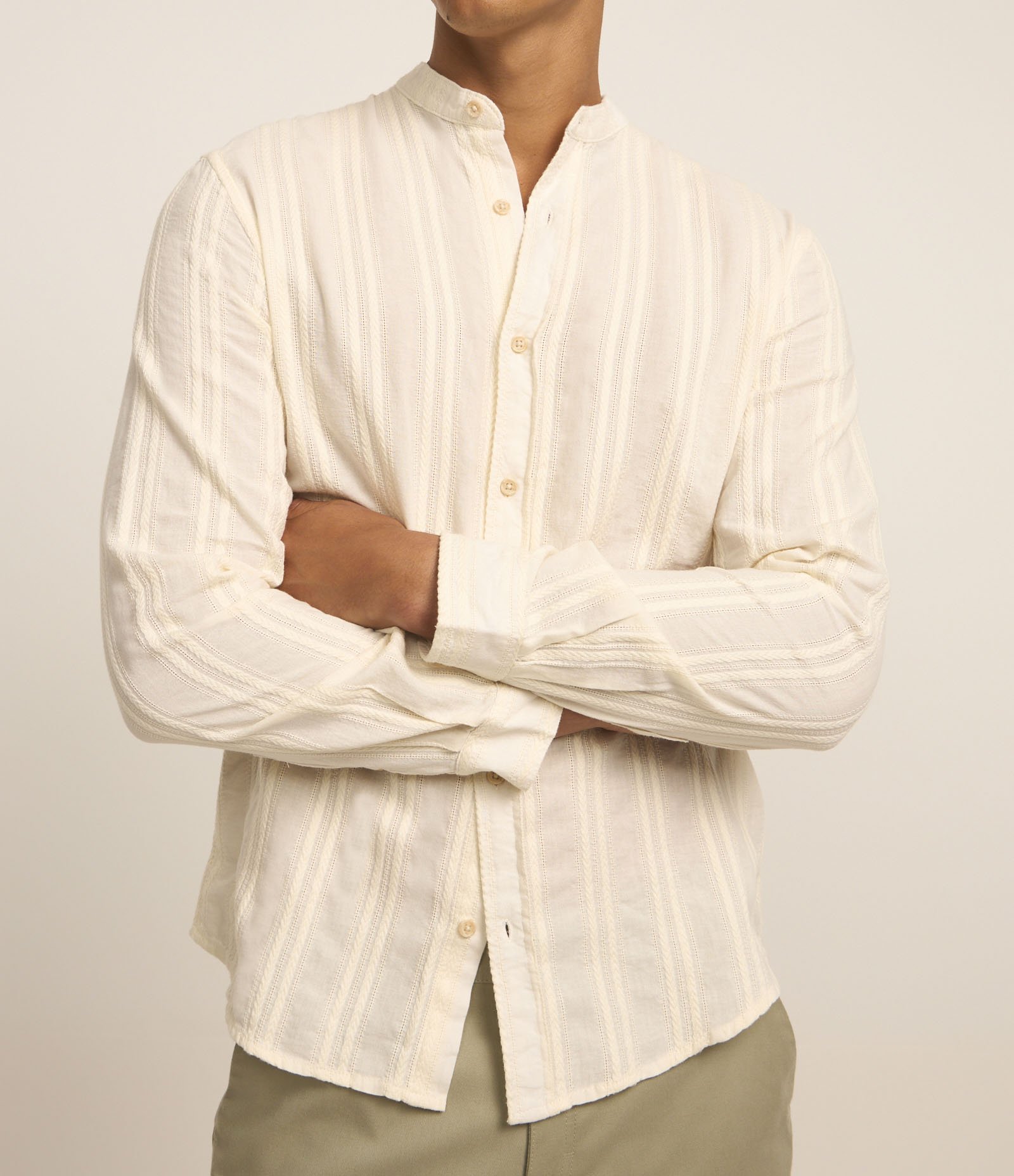 Camisa em Algodão com Textura e Gola Padre 5