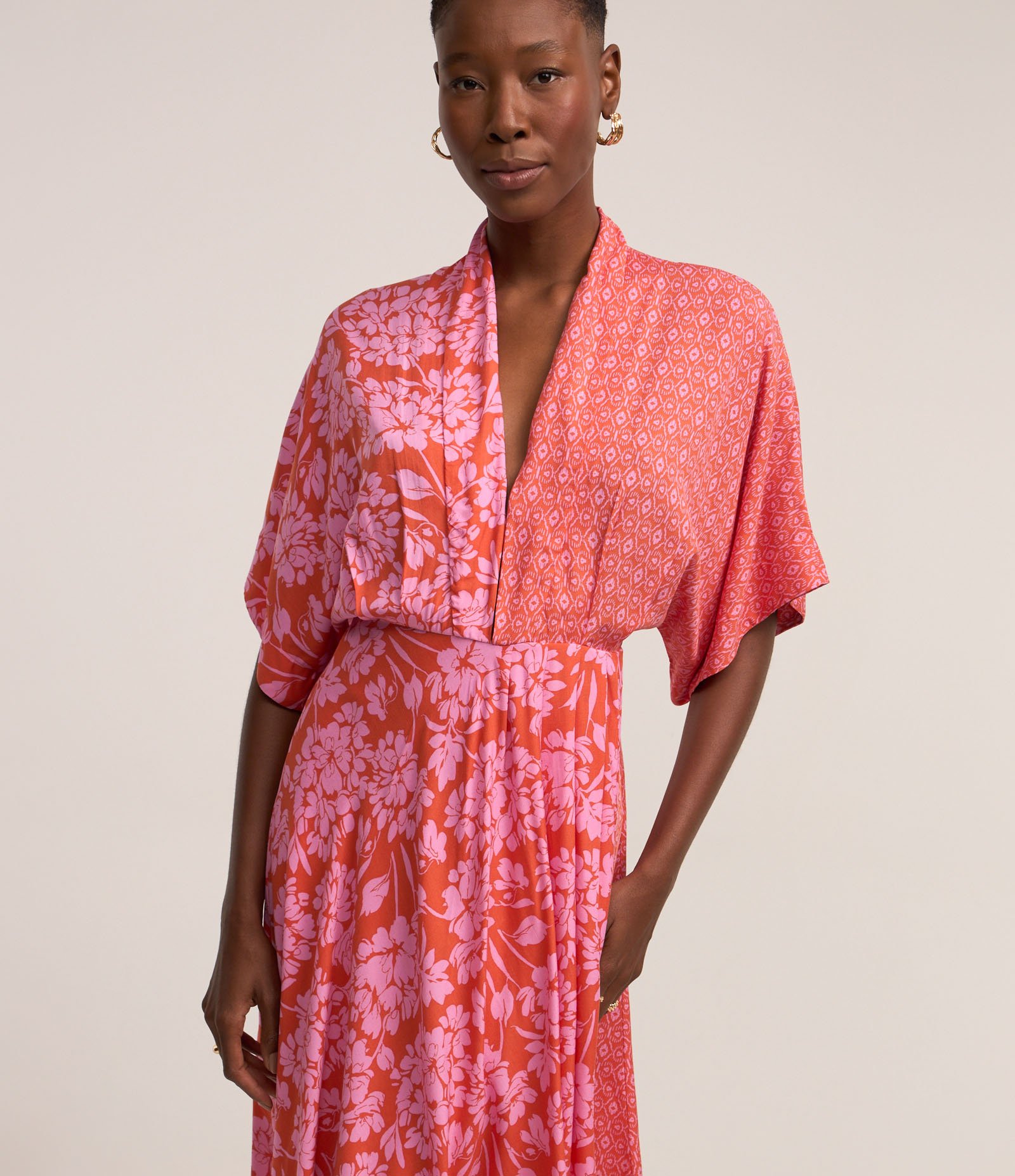 Vestido Midi em Viscose com Modelagem Ampla e Estampa Mista Rosa 3