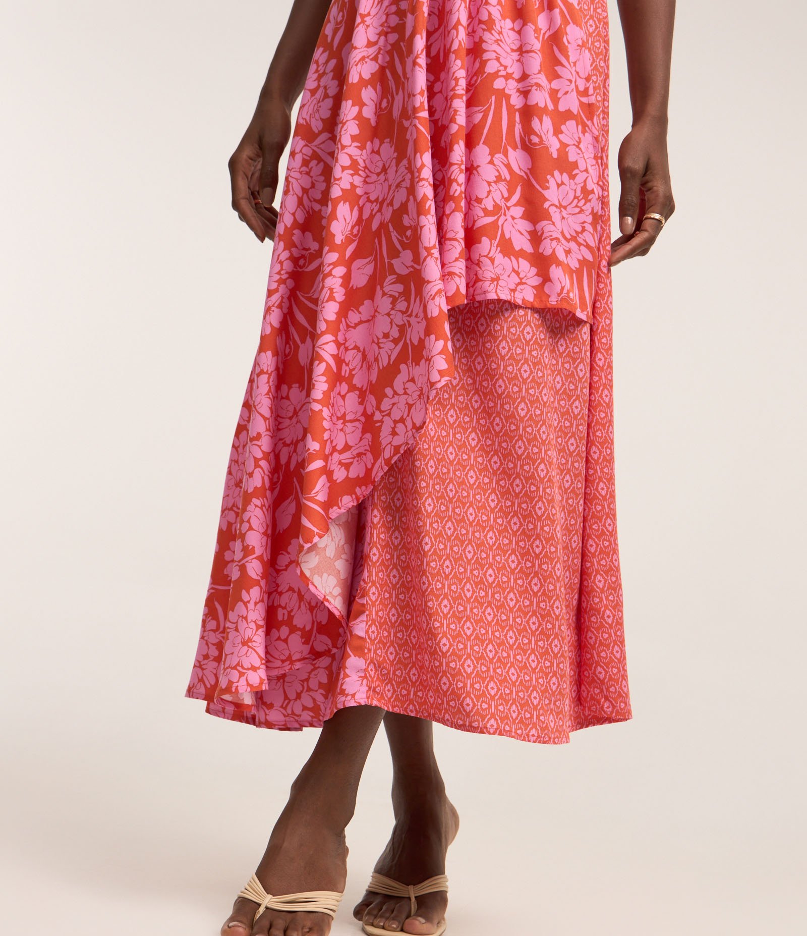 Vestido Midi em Viscose com Modelagem Ampla e Estampa Mista Rosa 4