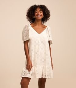 Vestido Curto em Laise com Bordado Floral e Elástico no Ombro