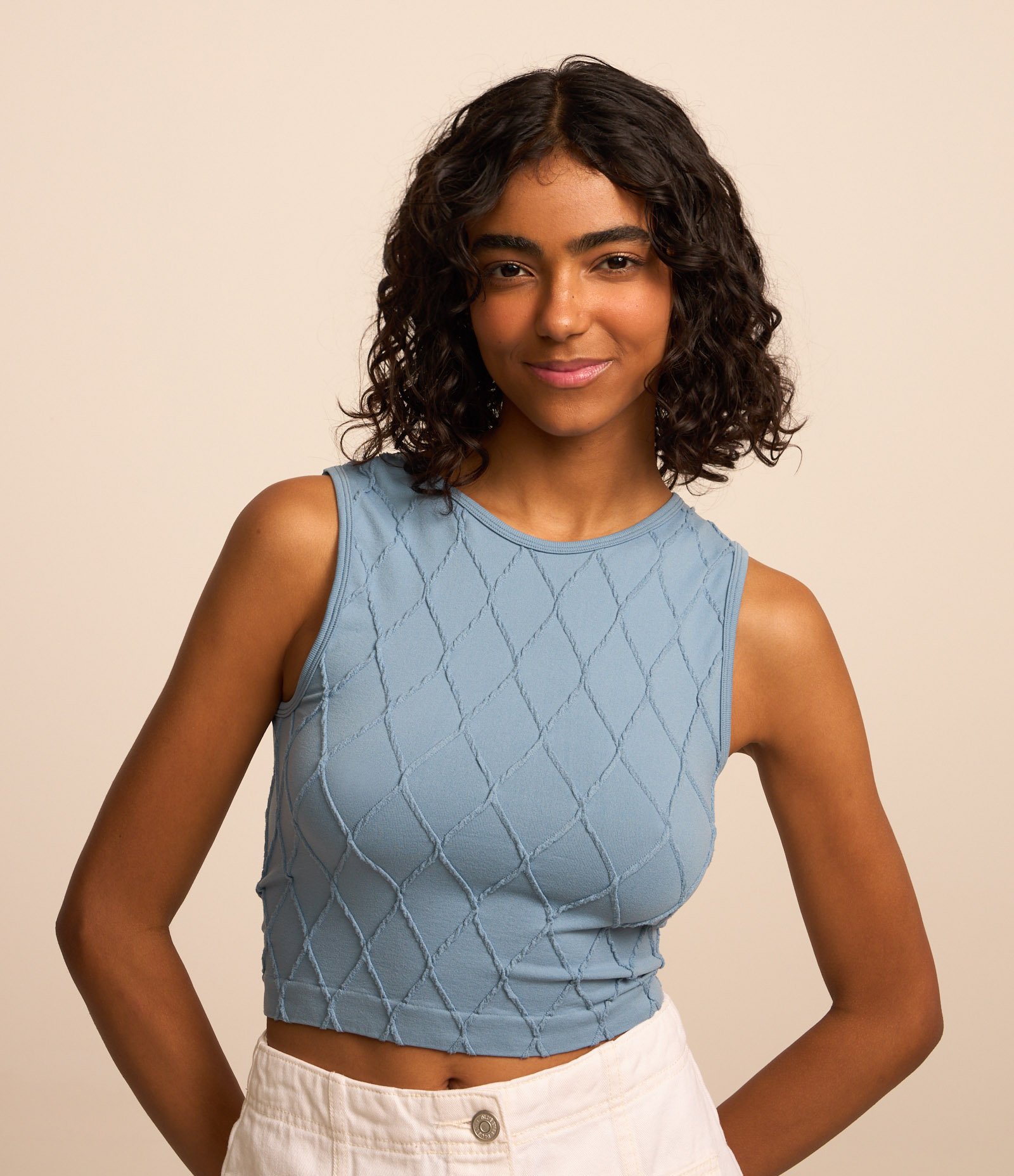 Blusa Cropped Seamless com Textura em Relevo e Decote Halter Azul 1