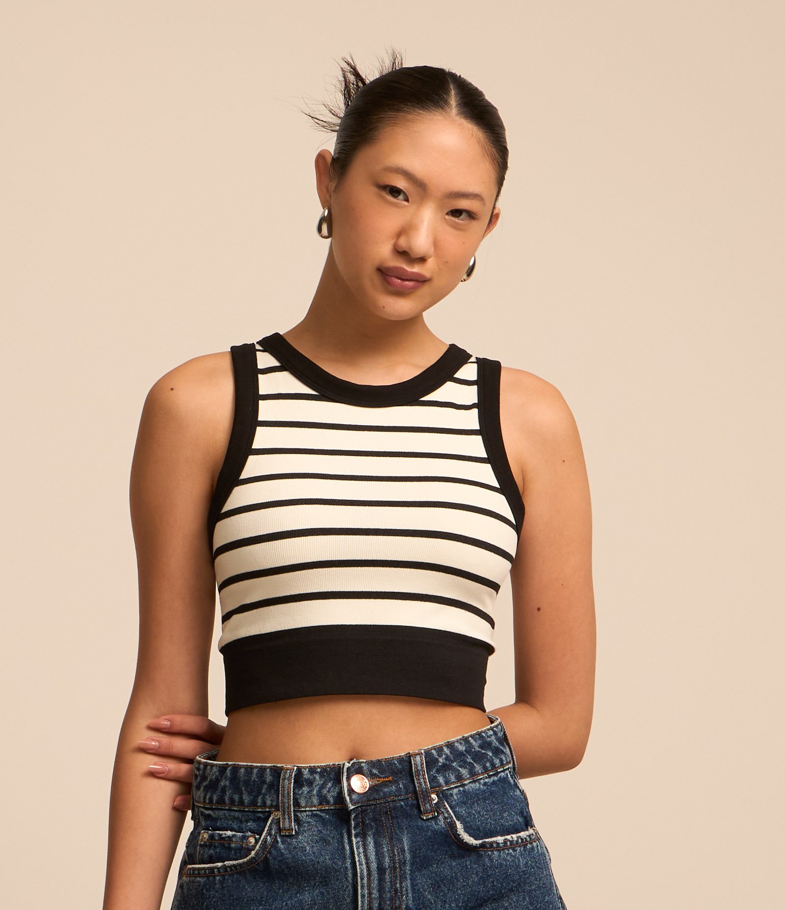 Blusa Sem Manga Seamless Canelada com Listras Preto e Branco 1