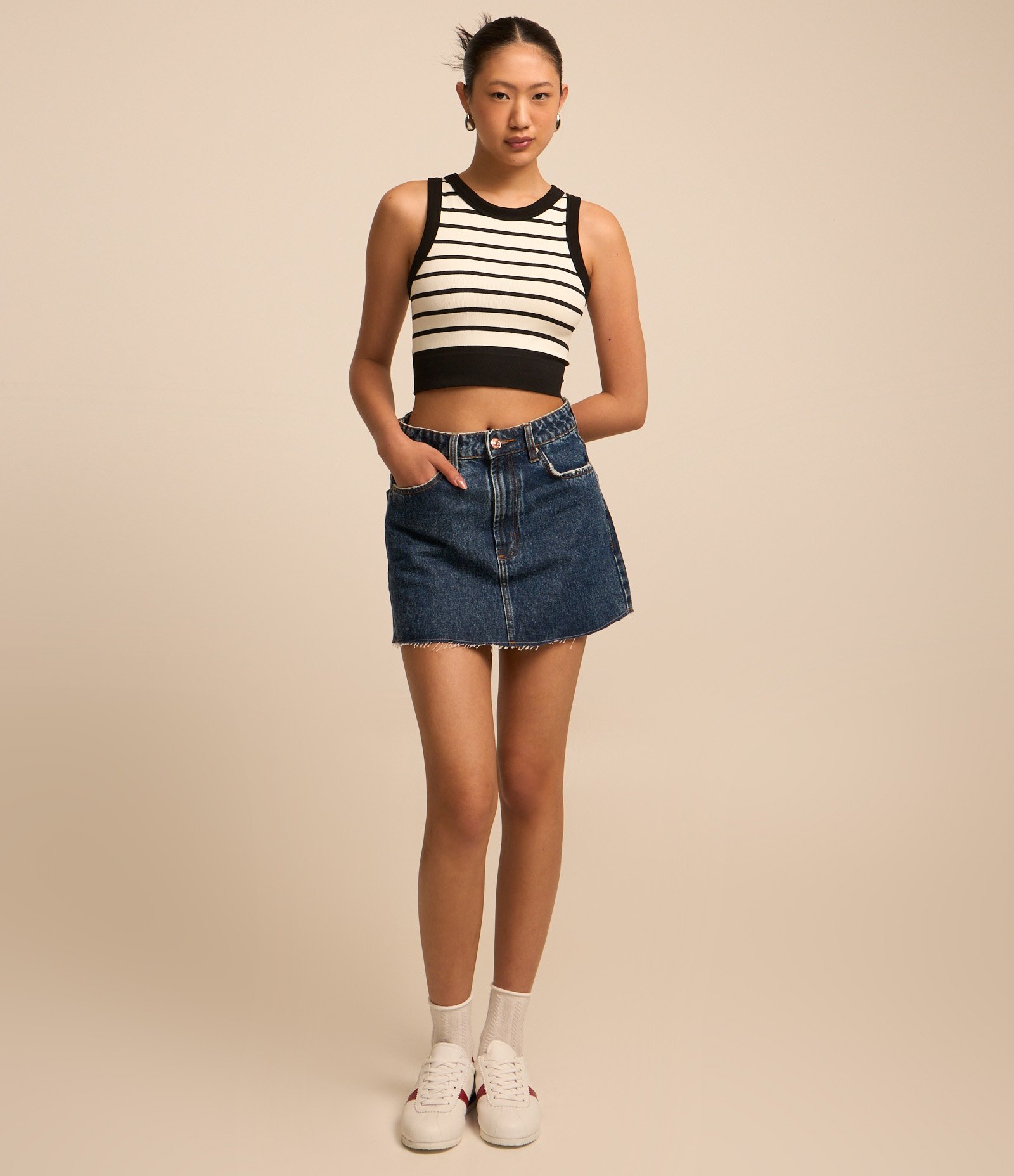 Blusa Sem Manga Seamless Canelada com Listras Preto e Branco 2