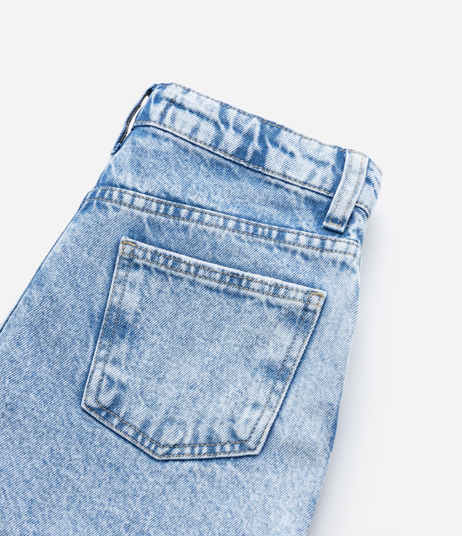 Short Infantil em Jeans com Brilhos Aplicados - Tam 5 a 14 Anos Azul 3