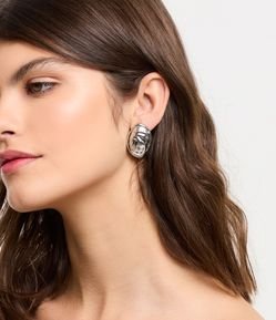 Brinco Botão com Efeito Martelado