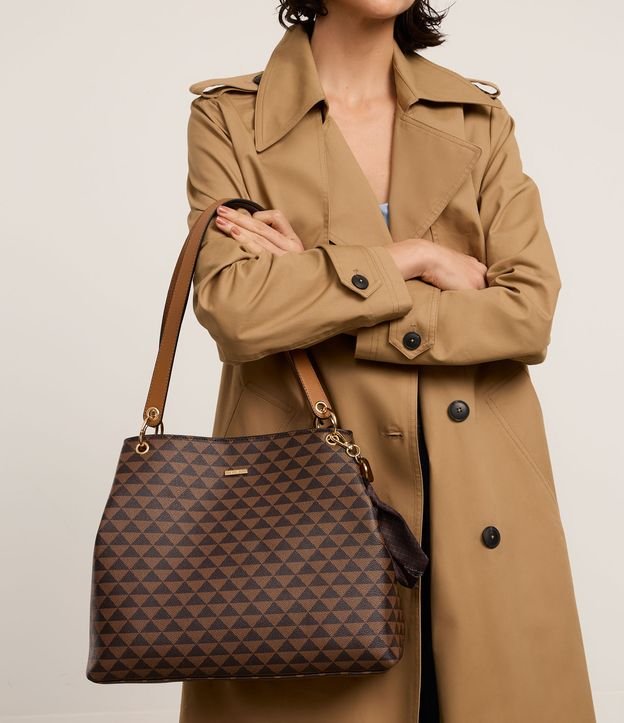 Bolsa Hobo Pequena com Fechamento Duplo e Estampa de Triângulo
