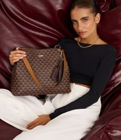 Bolsa Hobo Pequena com Fechamento Duplo e Estampa de Triângulo