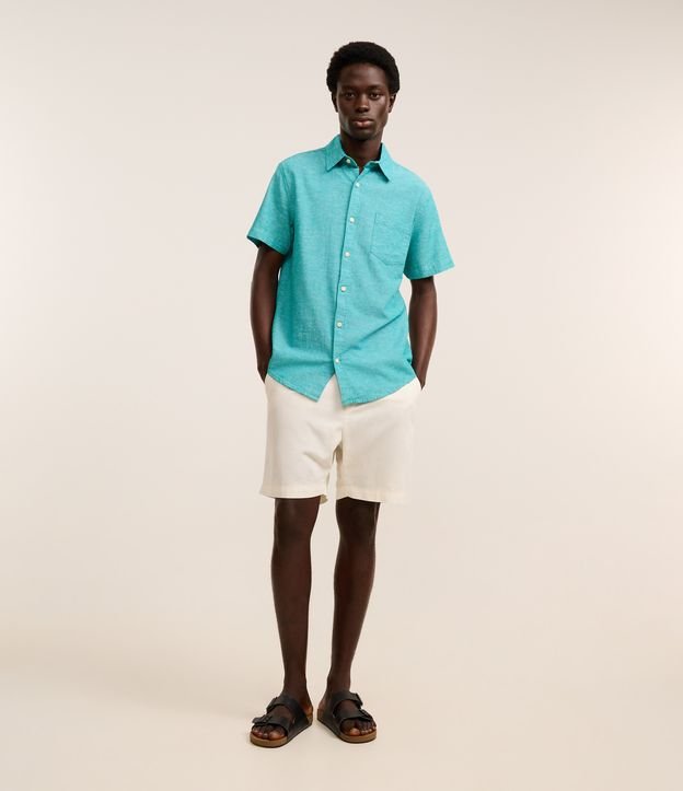Camisa Regular Texturizada com Linho e Bolso