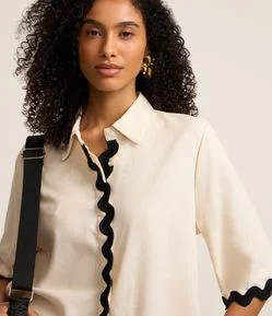 Camisa em Viscolinho com Barra Nuvem Contrastente