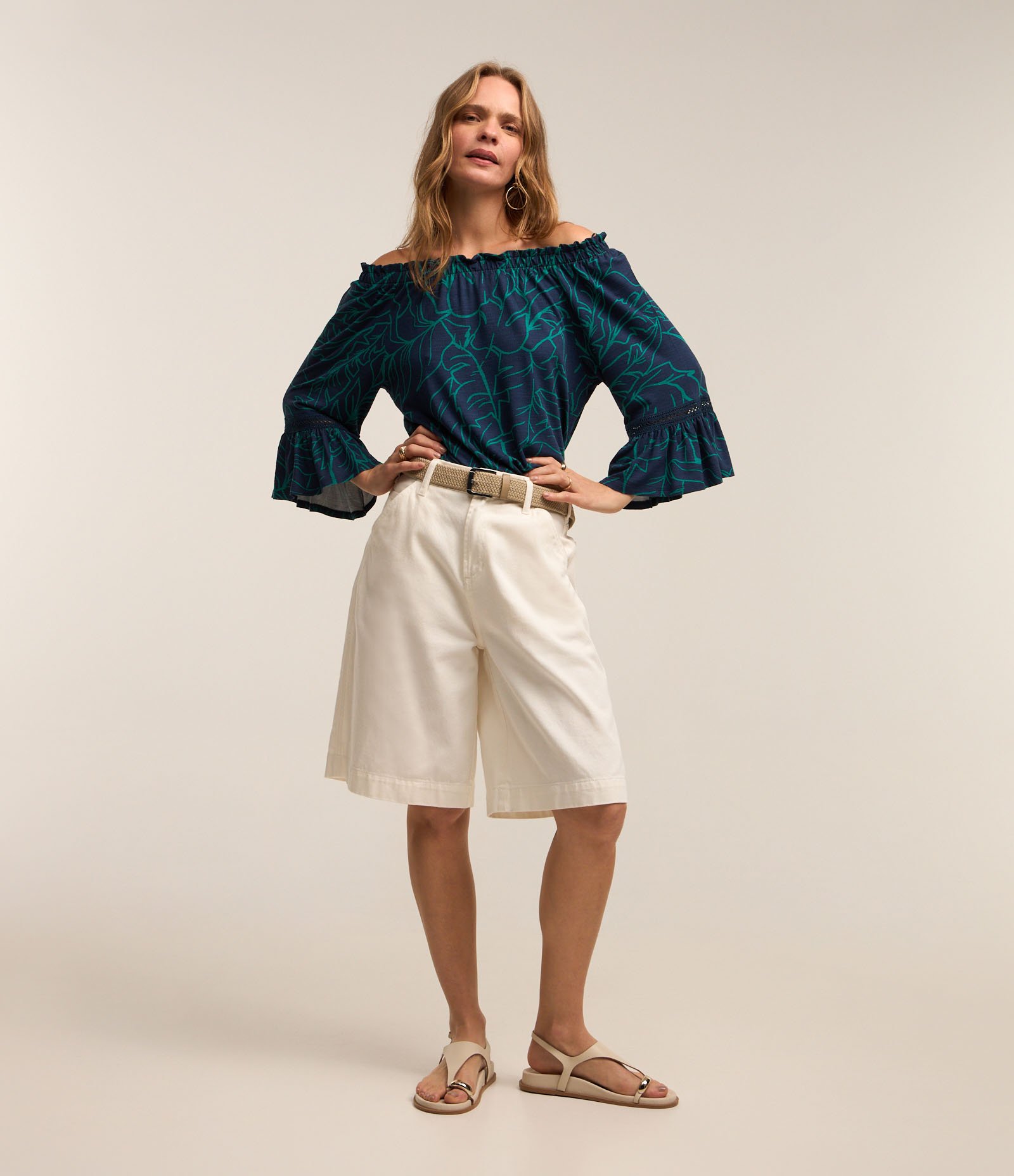 Blusa em Viscose com Detalhe na Manga e Estampa Folhagens Azul/ Verde 3