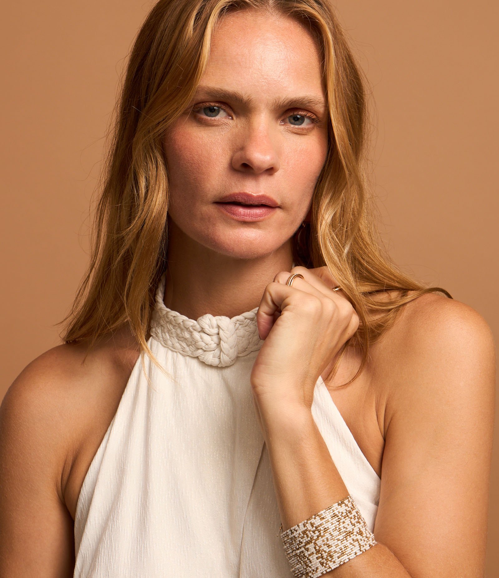 Vestido Midi Evasê em Viscose Gola Diferenciada e Cava Americana Branco 4