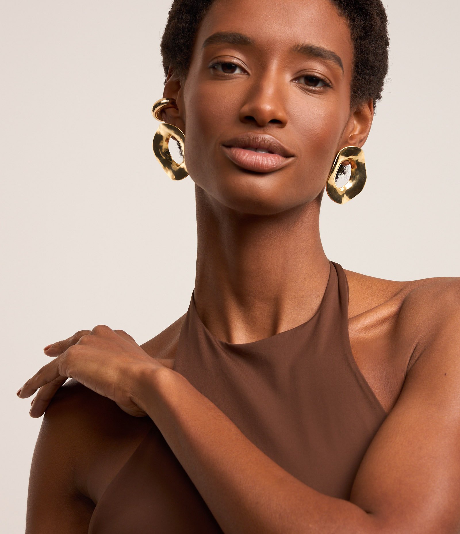 Vestido Midi em Microfibra com Decote Frente Única Marrom 6