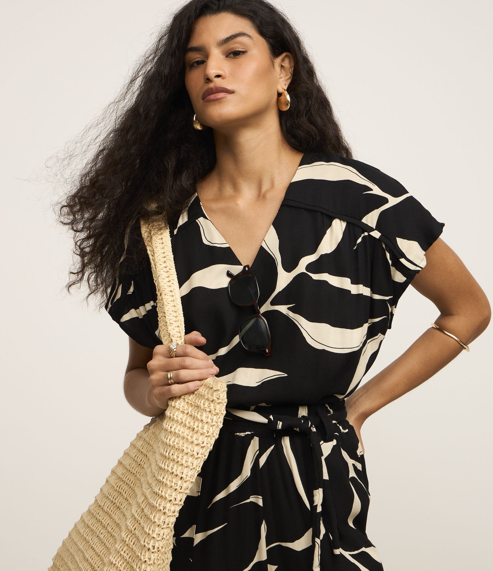 Blusa em Viscose com Estampa de Folhagem Preto 1