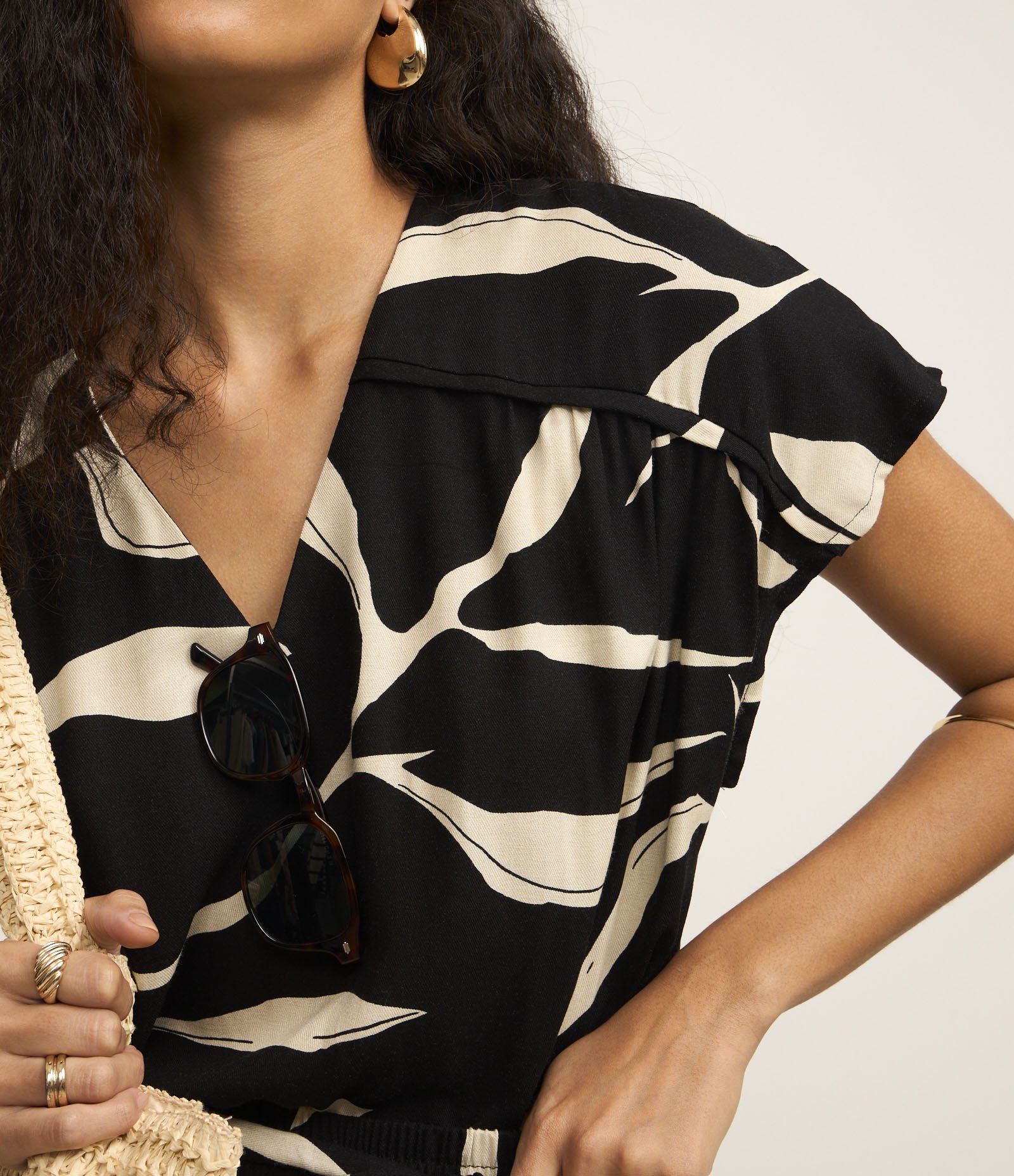 Blusa em Viscose com Estampa de Folhagem Preto 3