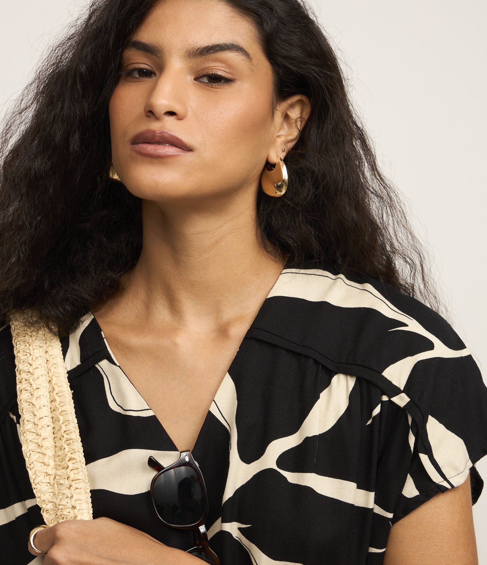 Blusa em Viscose com Estampa de Folhagem Preto 4