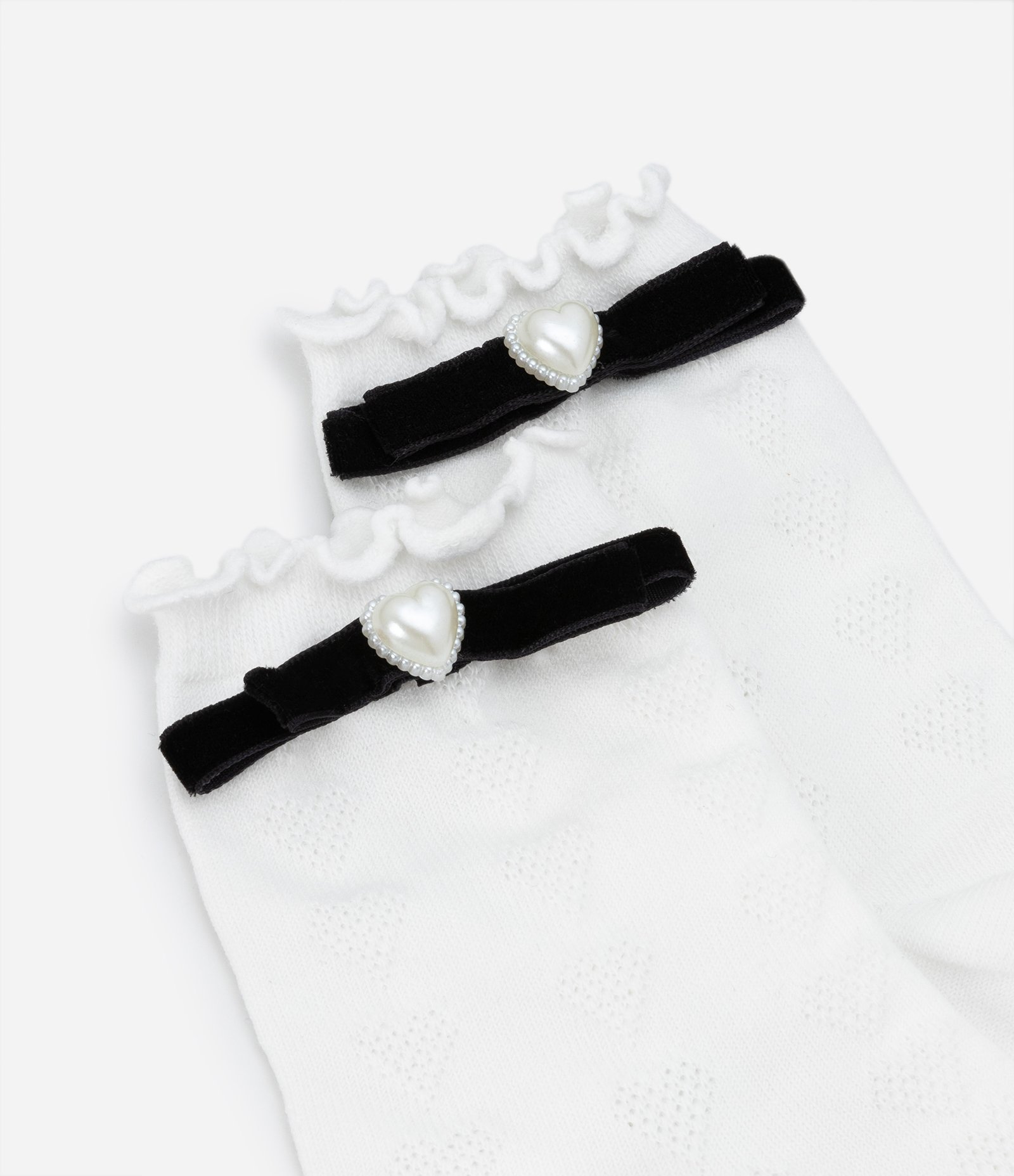 Meia Cano Alto com Detalhe em Laço de Veludo Branco Neve 4