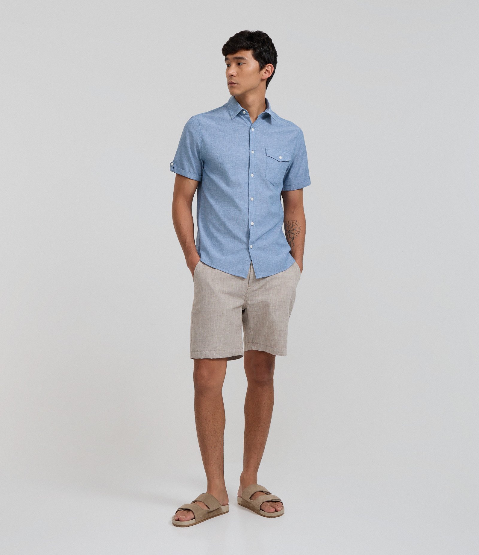 Camisa Comfort em Linho com Bolso e Dobra na Manga Azul 2