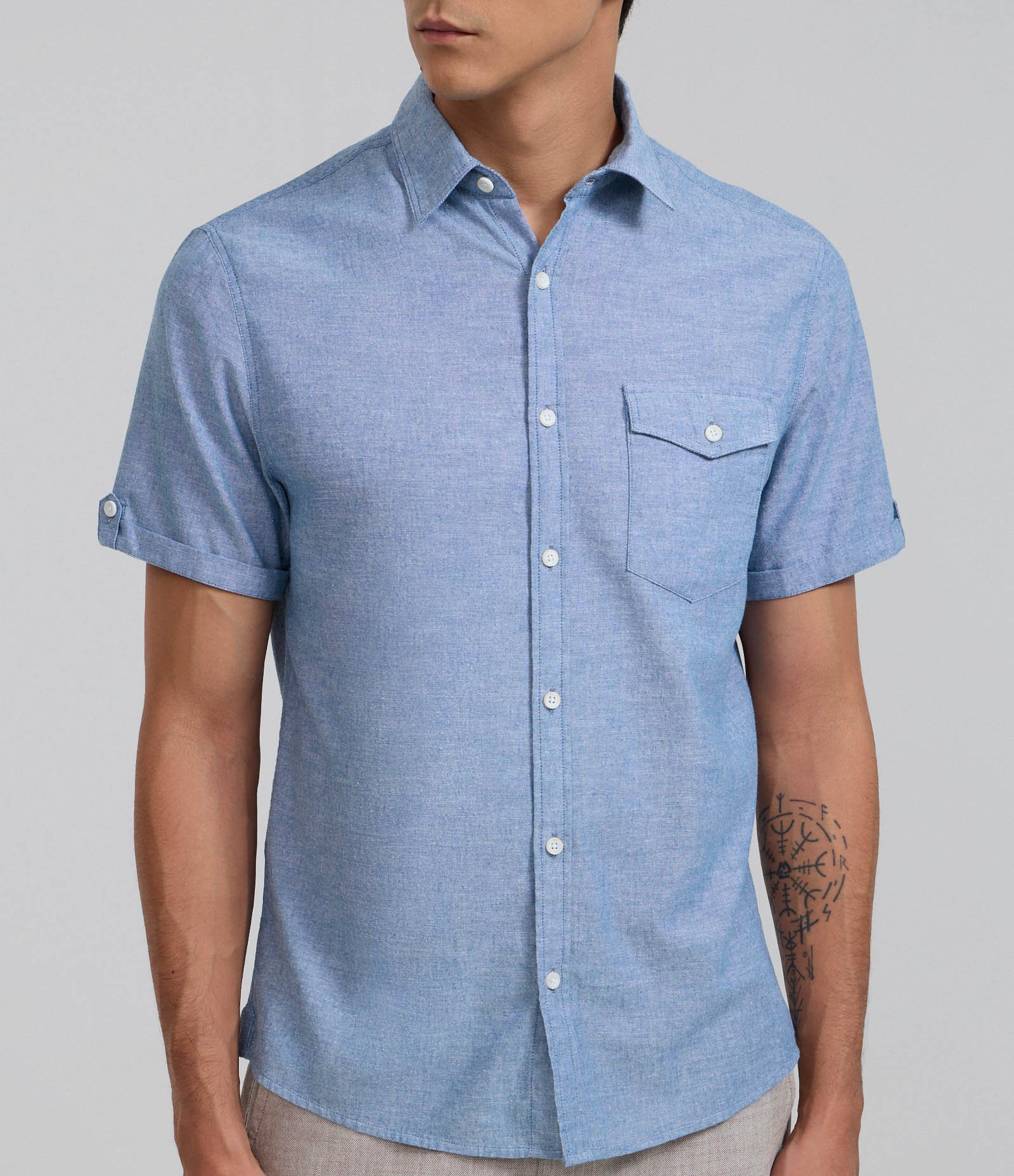 Camisa Comfort em Linho com Bolso e Dobra na Manga Azul 3