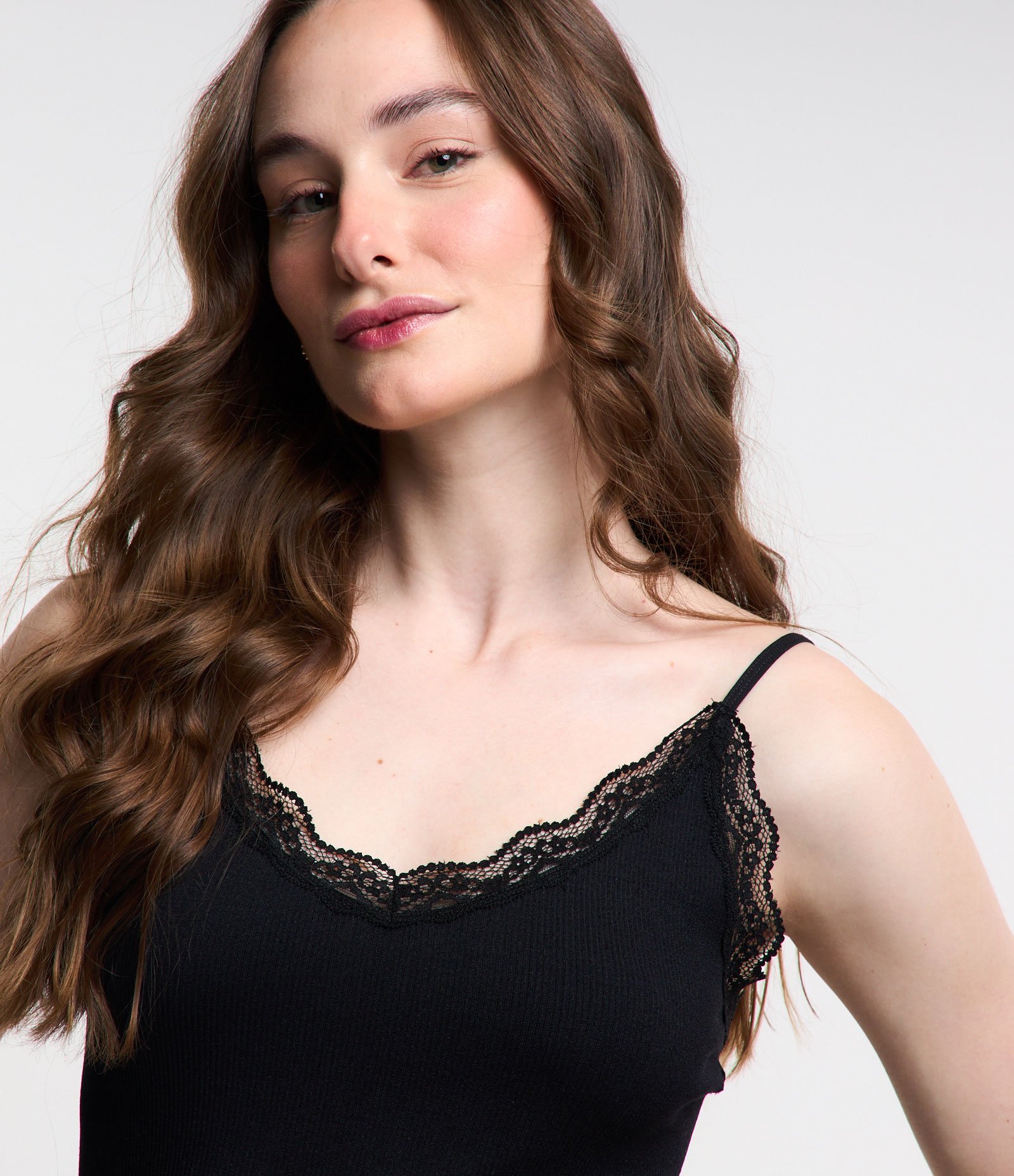 Blusa de Pijama Alcinha Seamless com Decote Rendado Preto 4