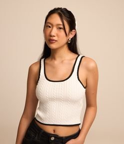 Blusa Cropped Texturizada com Acabamento Contrastante