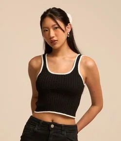 Blusa Cropped Texturizada com Acabamento Contrastante