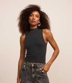 Blusa Cropped sem Manga em Poliamida Seamless e Golinha Alta