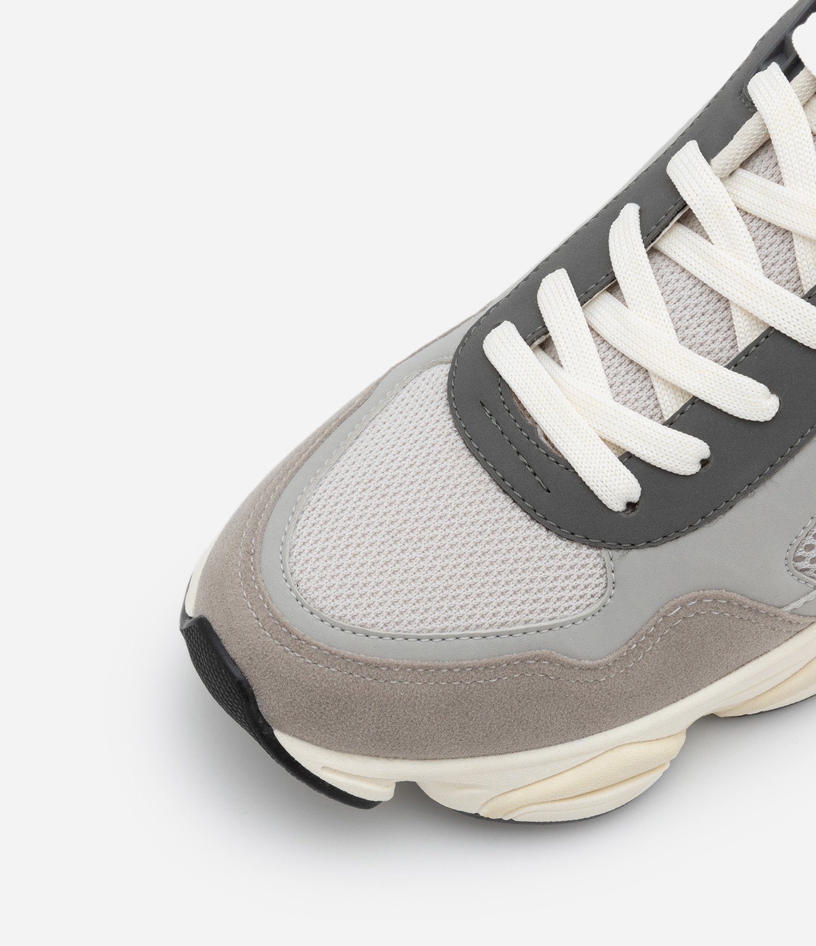 Tênis Dad Sneaker em PU com Recortes e Solado Alto Cinza 3