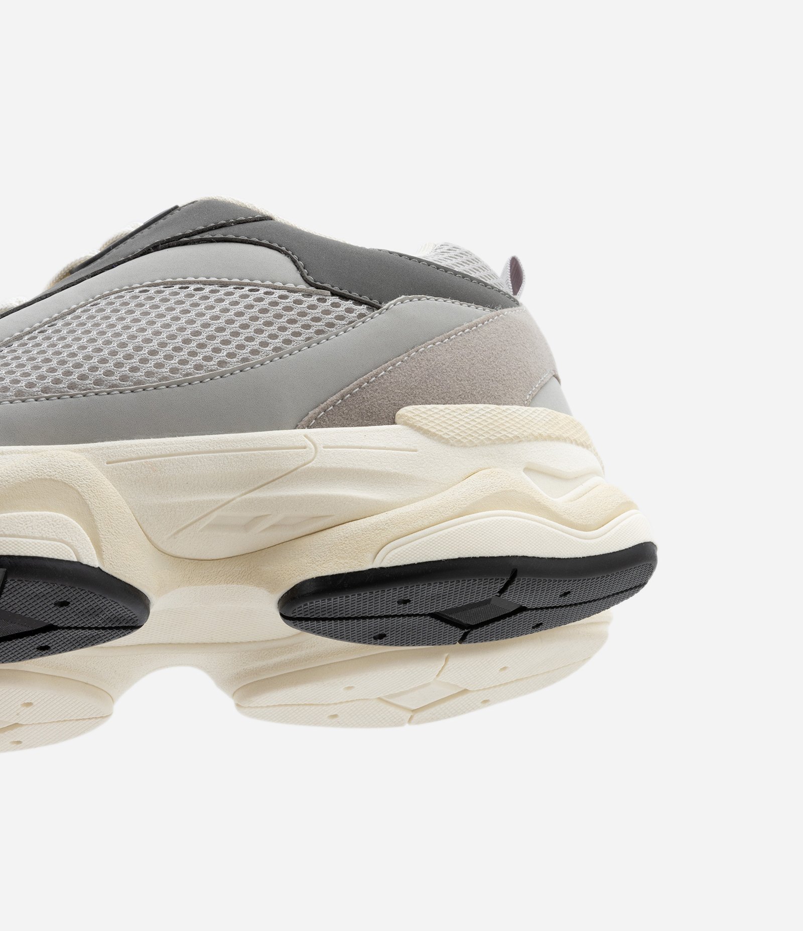Tênis Dad Sneaker em PU com Recortes e Solado Alto Cinza 4