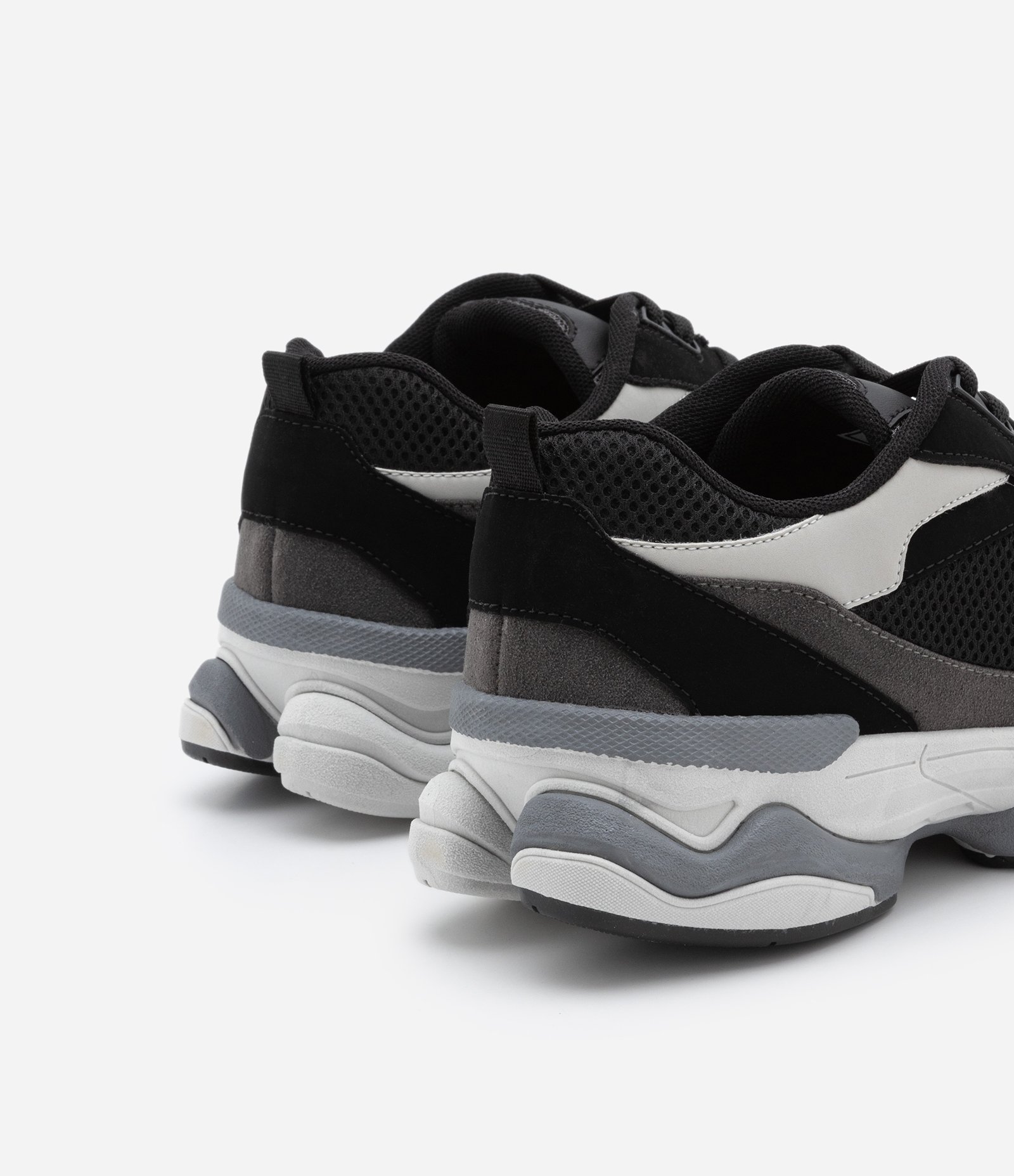 Tênis Dad Sneaker em PU com Recortes e Solado Alto 6