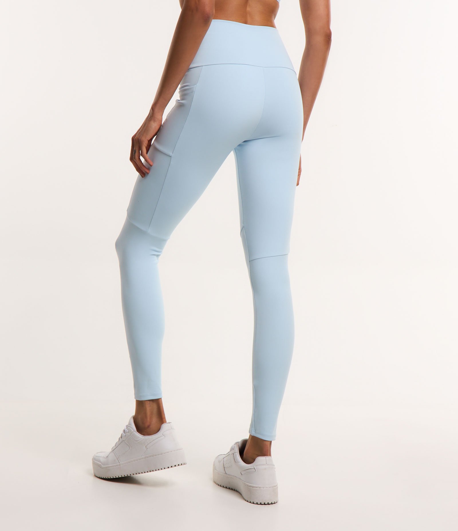 Calça Legging Esportiva em Poliamida com Recortes e Bolso Funcional Azul 3