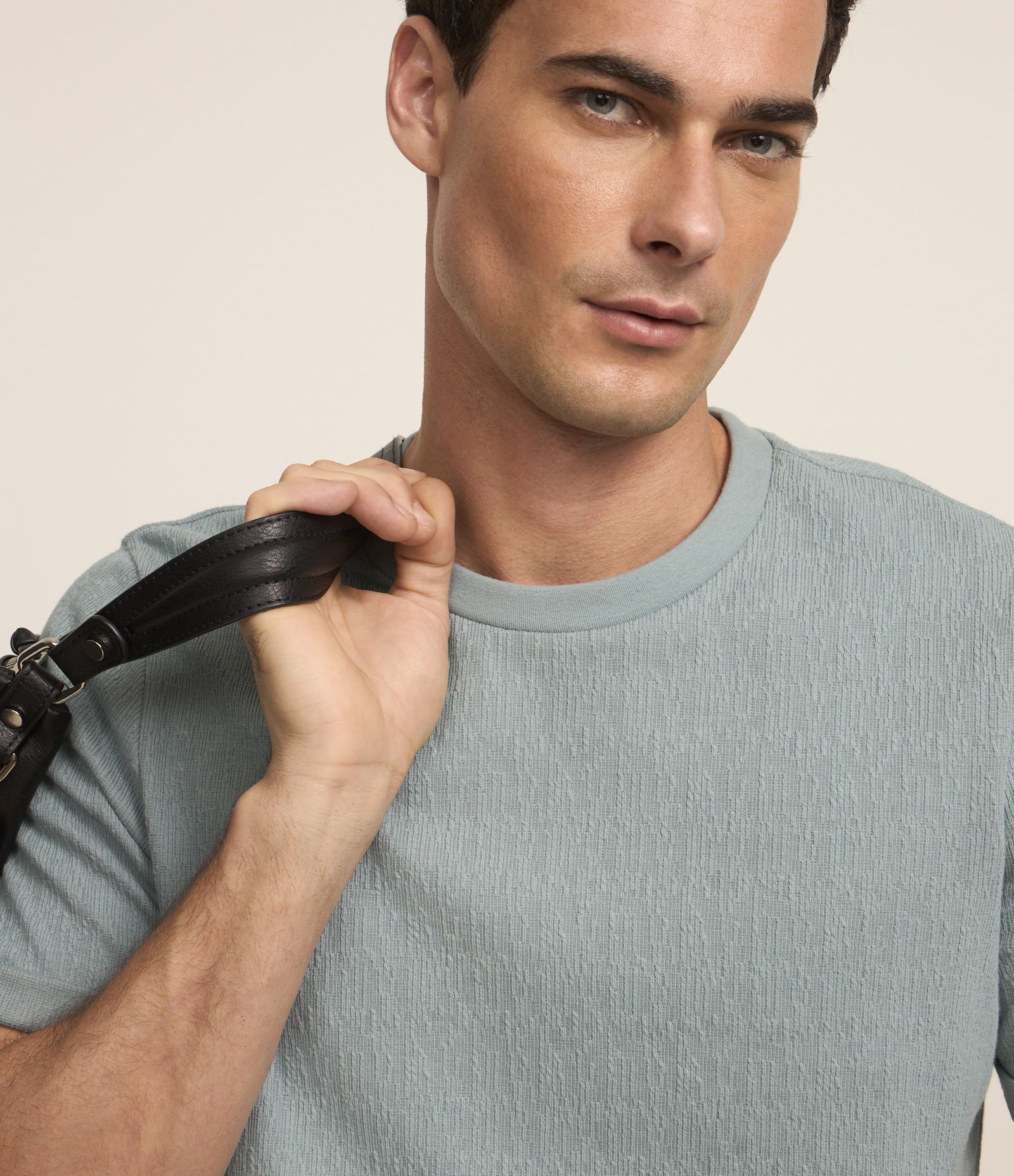 Camiseta Slim em Algodão com Textura e Dobra na Manga Azul 3