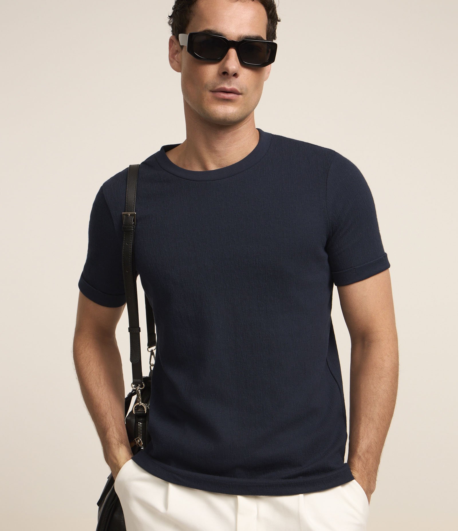 Camiseta Slim em Algodão com Textura e Dobra na Manga Azul Marinho 1