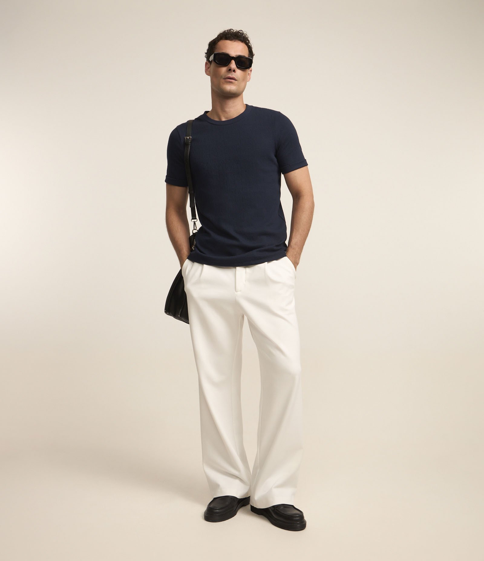 Camiseta Slim em Algodão com Textura e Dobra na Manga Azul Marinho 2