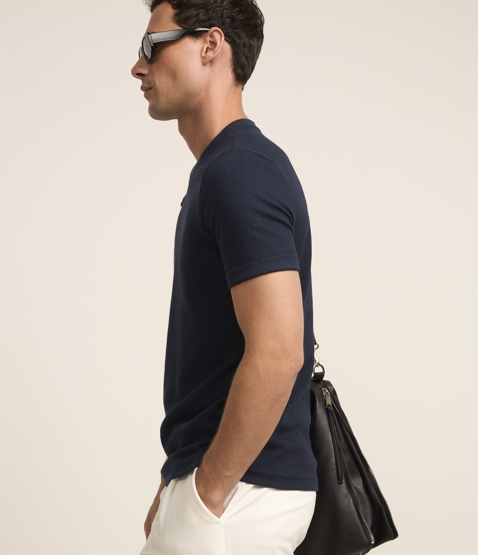 Camiseta Slim em Algodão com Textura e Dobra na Manga Azul Marinho 3