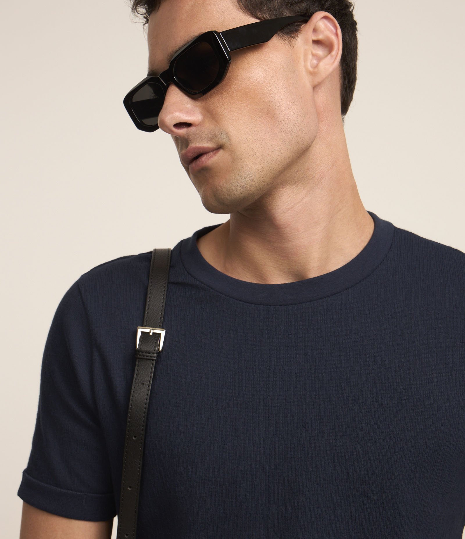 Camiseta Slim em Algodão com Textura e Dobra na Manga Azul Marinho 4