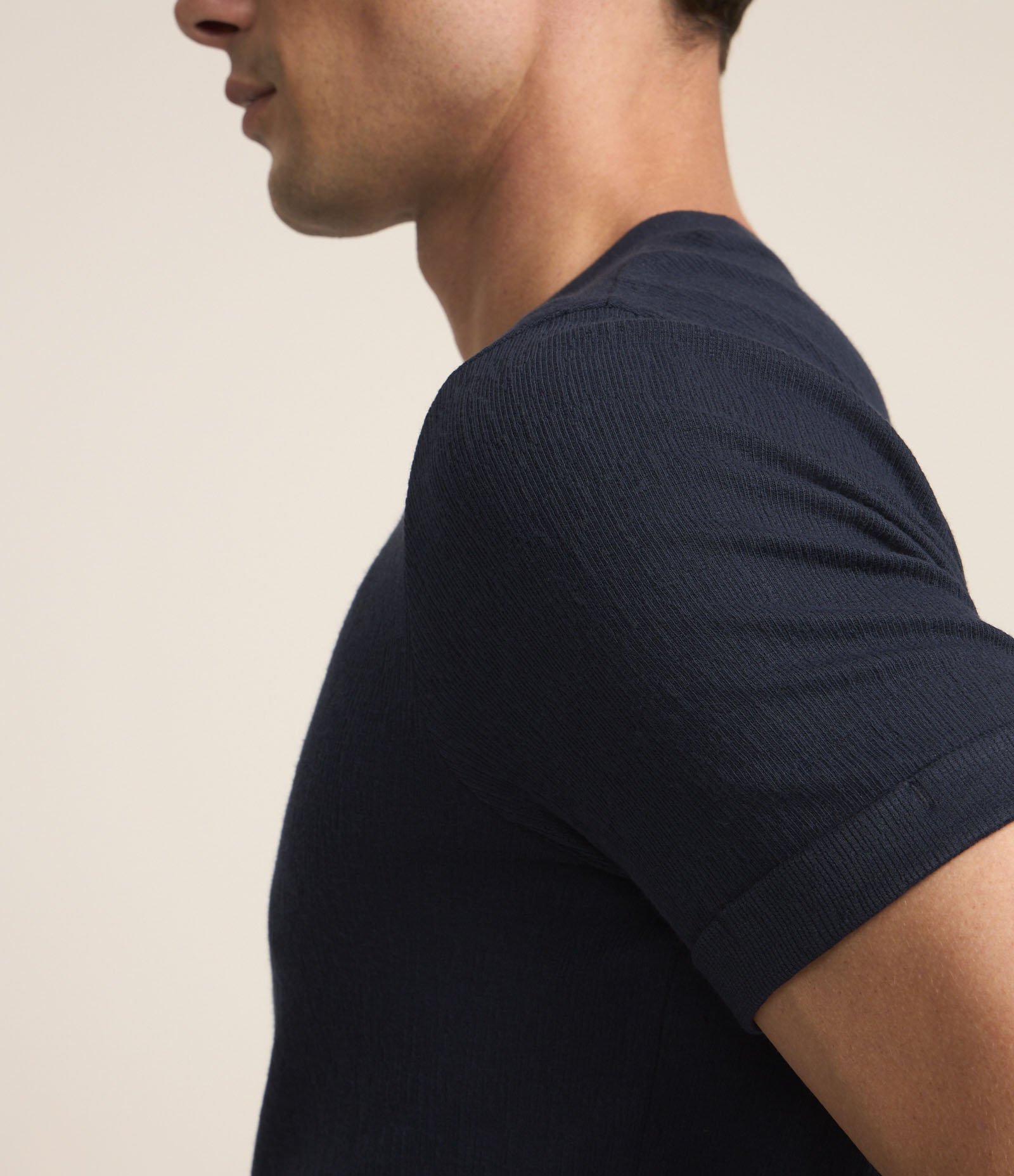 Camiseta Slim em Algodão com Textura e Dobra na Manga Azul Marinho 5