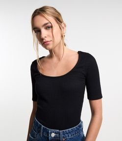 Blusa em Algodão Texturizada e Manga Curta
