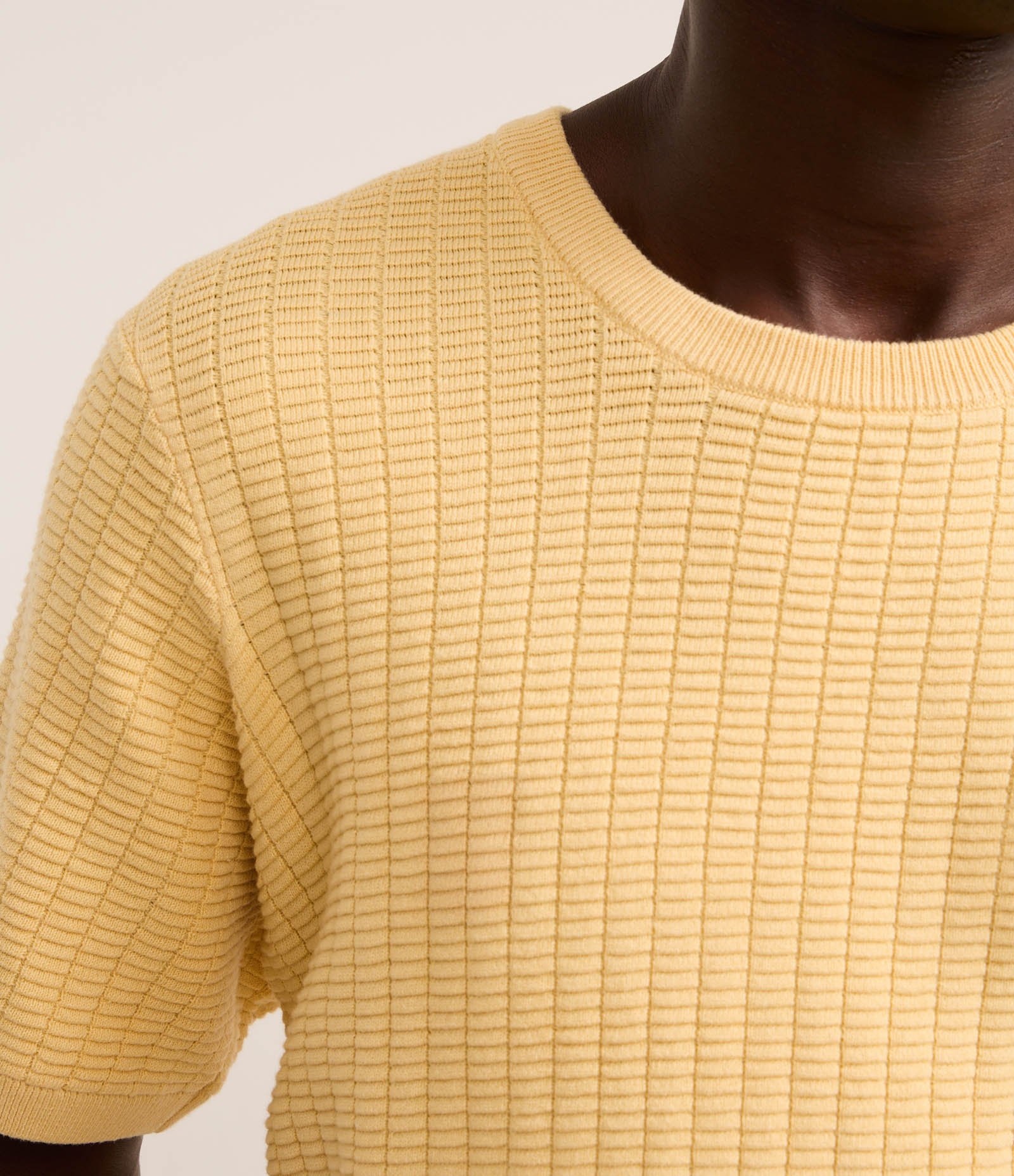 Camiseta Regular em Tricô com Textura Canelada Amarelo 3