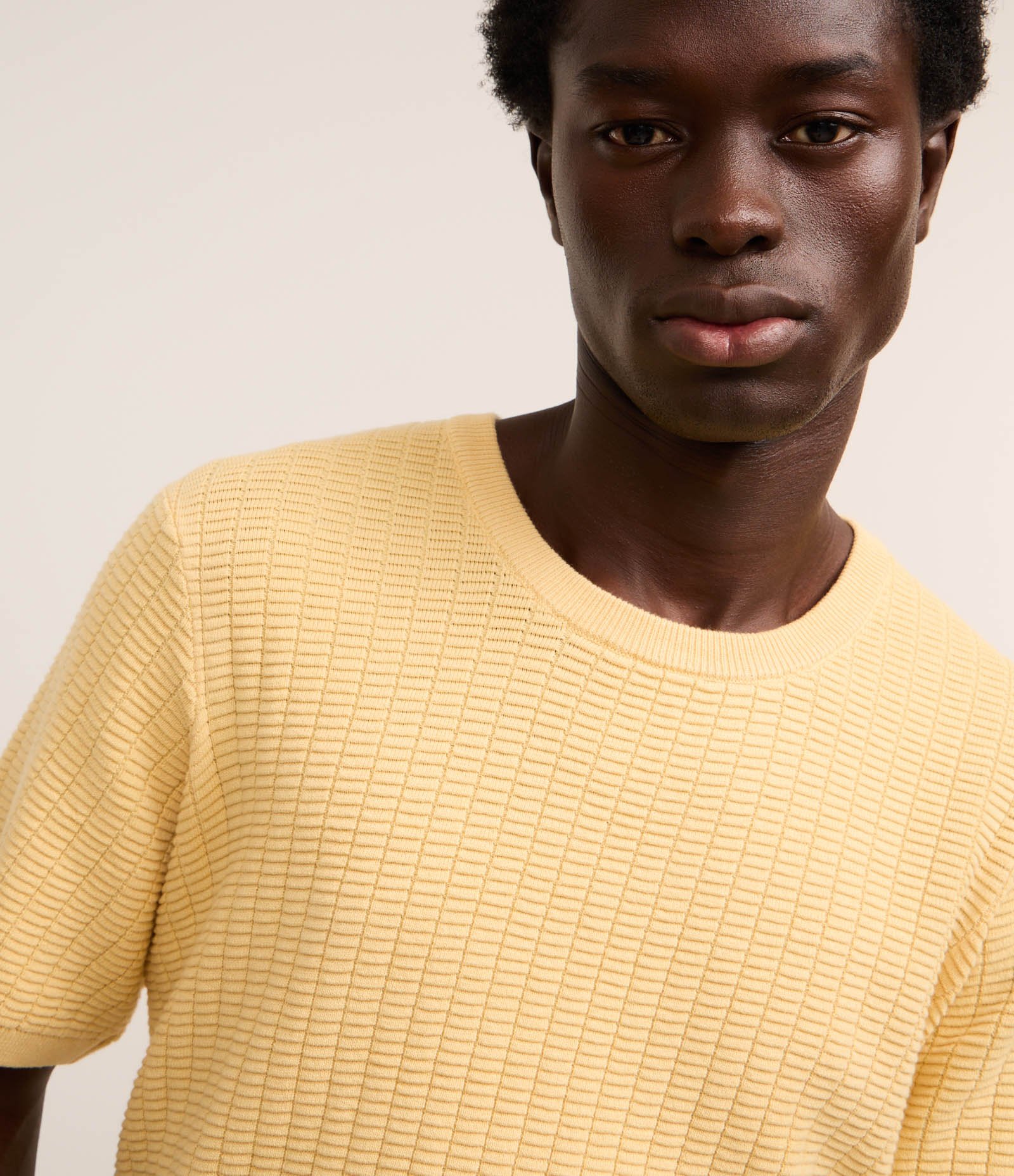 Camiseta Regular em Tricô com Textura Canelada Amarelo 5