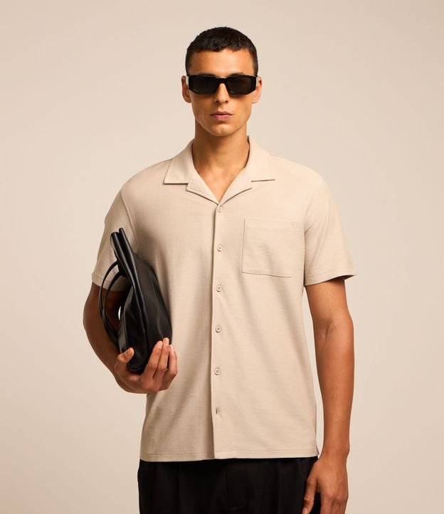 Camisa em Piquet com Textura e Bolso Frontal