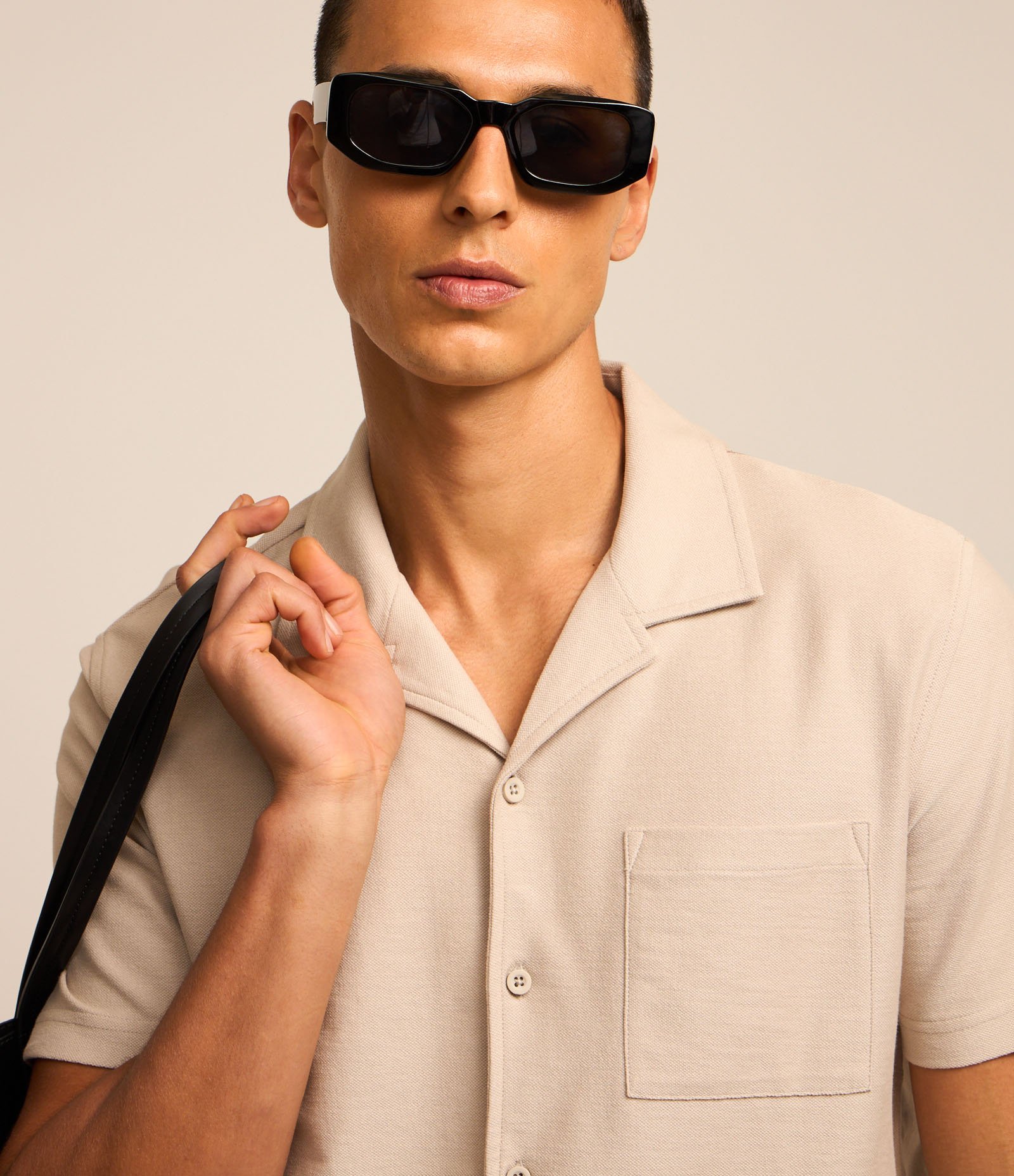 Camisa em Piquet com Textura e Bolso Frontal Bege 4