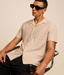 Camisa em Piquet com Textura e Bolso Frontal