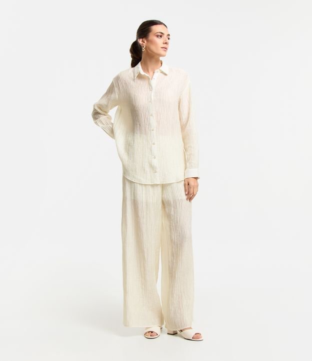 Camisa Alfaiatada com Textura Plissada e Abotoamento